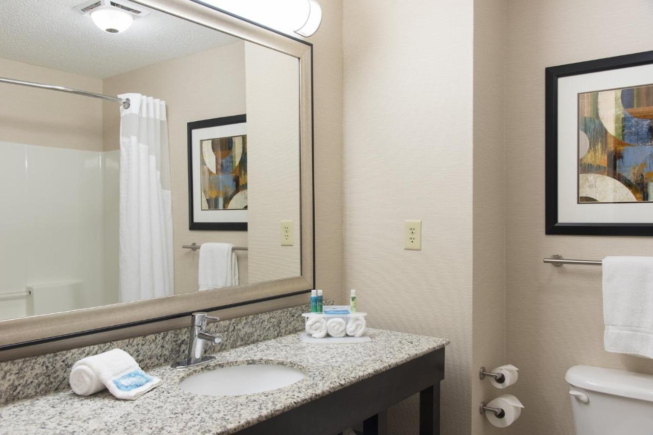 Holiday Inn Express Gas City By Ihg Exterior photo