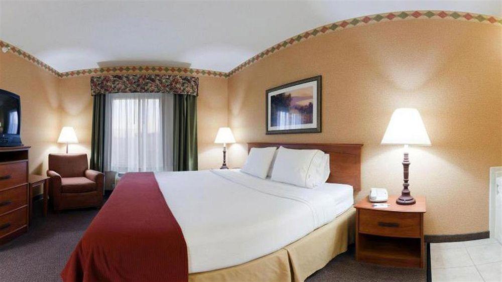 Holiday Inn Express Gas City By Ihg Exterior photo