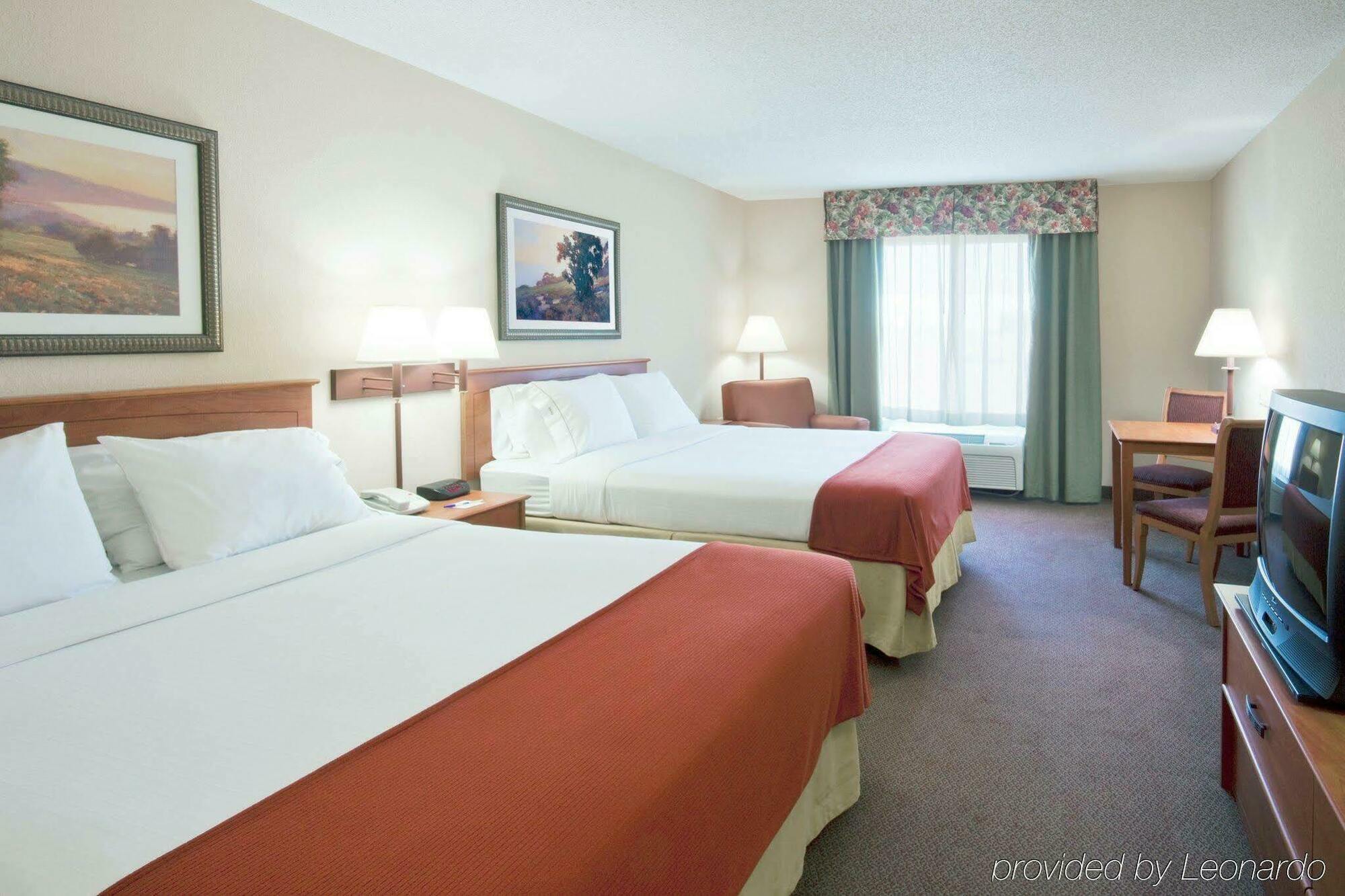 Holiday Inn Express Gas City By Ihg Exterior photo